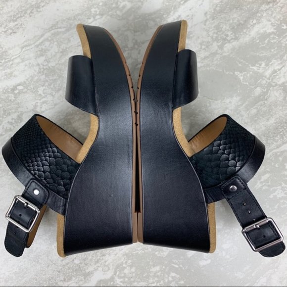 Clark Artisan Leather Platform Sandals - Picture 1 of 6